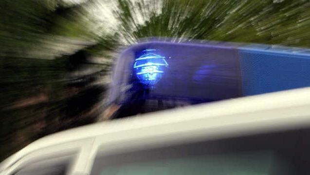 Eine mysteriöse Blutspur und ein Verletzter, der sich an nichts mehr erinnern kann, gibt der Polizei Rätselauf. Foto: dpa