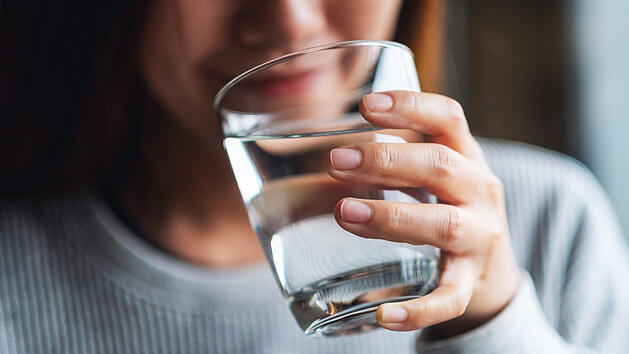 Wasser trinken, trinken, Durst