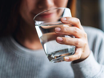 Wasser trinken, trinken, Durst