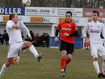 Stefan Wasser (rechts, links der Sander Spielführer Daniel Rinbergas) ist im Januar 18 Jahre alt geworden und geht in seine erste volle Saison im Kader der Sander "Ersten".