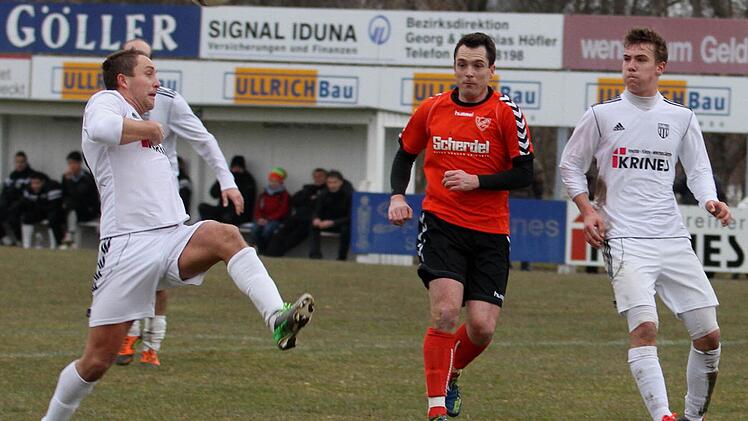 Stefan Wasser (rechts, links der Sander Spielführer Daniel Rinbergas) ist im Januar 18 Jahre alt geworden und geht in seine erste volle Saison im Kader der Sander "Ersten".