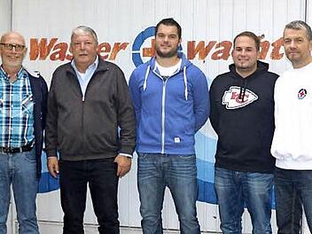 Die Mitglieder der Wasserwacht leisten Wachstunden im Bad.  Foto: privat