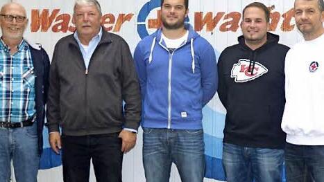 Die Mitglieder der Wasserwacht leisten Wachstunden im Bad.  Foto: privat