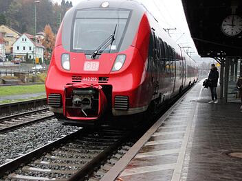 Der Regionalexpress von Kronach nach Bamberg ist ab 10. Dezember deutlich länger unterwegs. Foto: Anna-Lena Deuerling