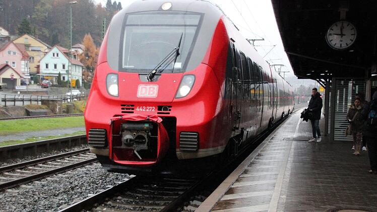 Der Regionalexpress von Kronach nach Bamberg ist ab 10. Dezember deutlich länger unterwegs. Foto: Anna-Lena Deuerling