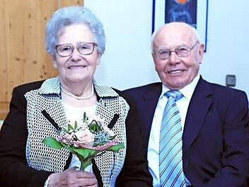 Rosa und Georg Bitter sind seit 60 Jahren ein gutes Team.  Foto: Franz Galster