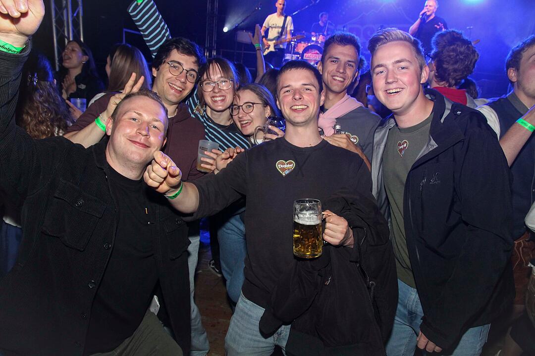 Gefeiert wurde mit der Kult-Partyrockband Radspitz!