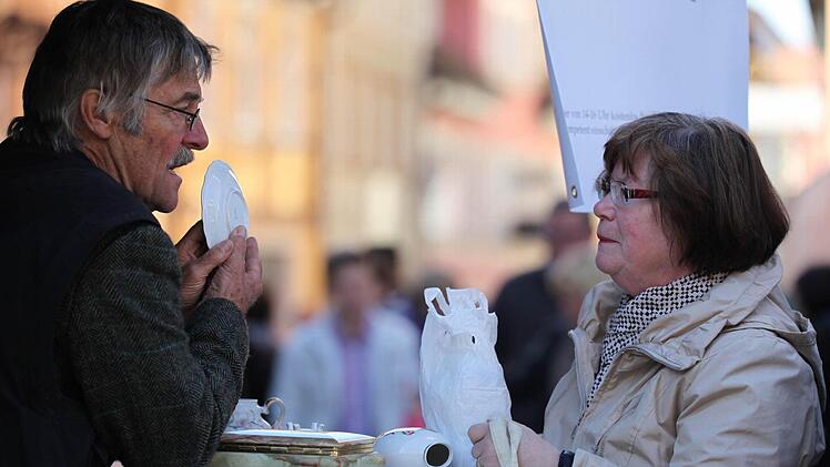 Gutachter bewerteten mitgebrachte Gegenstände. Foto: Matthias Hoch