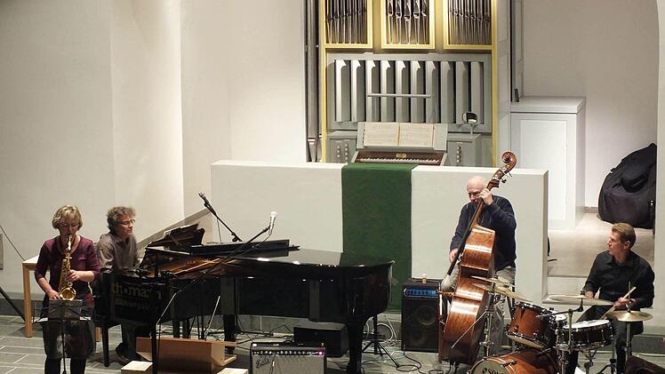Viel Spiellaune zeigten die Musiker beim 12. Tafelkonzert in der Evangelischen Kirche. Foto: Manfred Welker