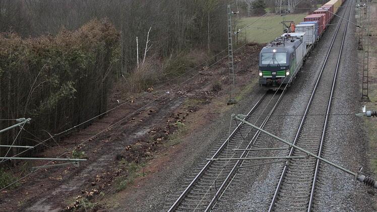 Die Bahn baut.  Foto: Josef Hofbauer