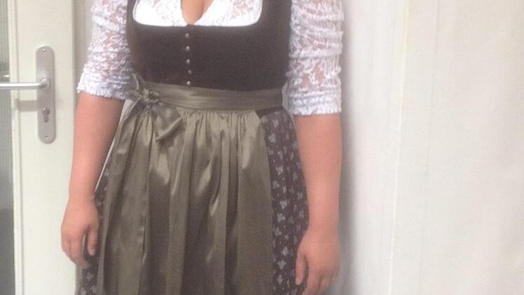 Dieses Dirndl von Melanie wurde extra von Dirndldesignerin Elisa Berzaghi-Freymann für die Wahl angefertigt. Foto: privat