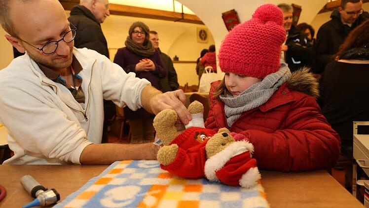 In der Krankenstation für Puppen und Kuscheltiere. Foto: Barbara Herbst