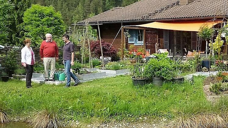 Der 4000 Quadratmeter große Naturgarten der Familie Schmitt aus Ludwigsstadt ist eine Augenweide.  Foto: Gerd Fleischmann