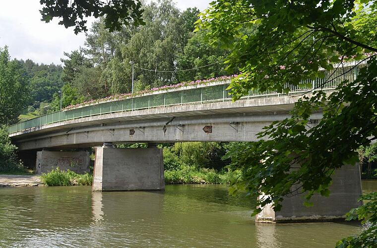 Bamberg: Verdächtige Gegenstände an Regnitz gefunden - Polizei sucht Zeugen