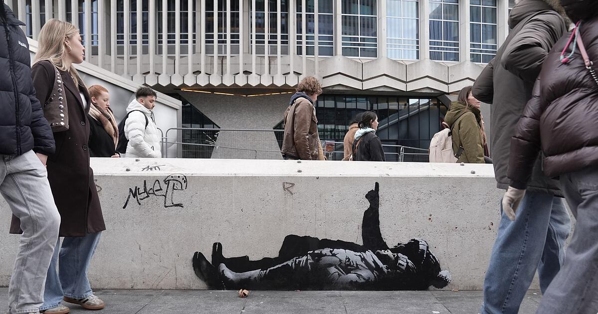 Neue-Banksy-Kunst-zieht-Menschen-in-London-an