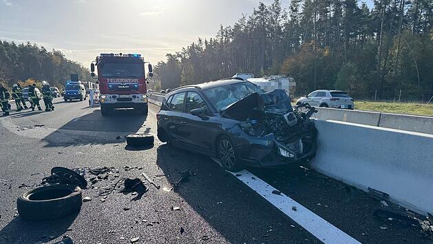 Geisterfahrerin auf A3 bei Erlangen: Tr&uuml;mmerfeld und Verletzte