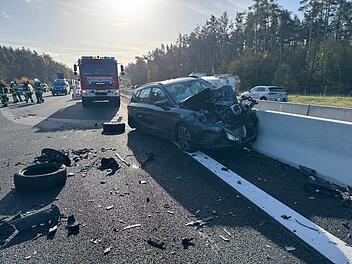 Geisterfahrerin auf A3 bei Erlangen: Tr&uuml;mmerfeld und Verletzte