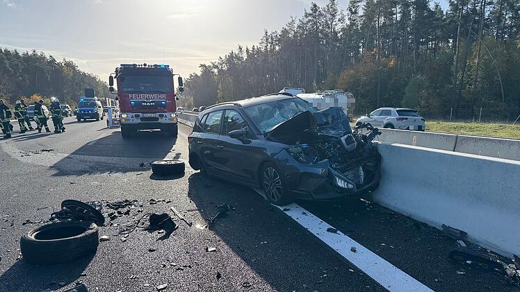 Geisterfahrerin auf A3 bei Erlangen: Tr&uuml;mmerfeld und Verletzte