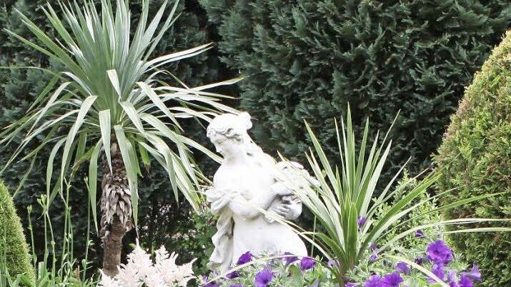 Die Blütenpracht im Garten von Klaus Pötzinger versetzte die interessierten Besucher in eine Urlaubsstimmung.