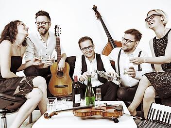 Die fünf Vollblutmusiker von "Luz amoi" bringen mit ihrem neuen Programm überwiegend eigene Stücke auf die Bühne.  Foto: p
