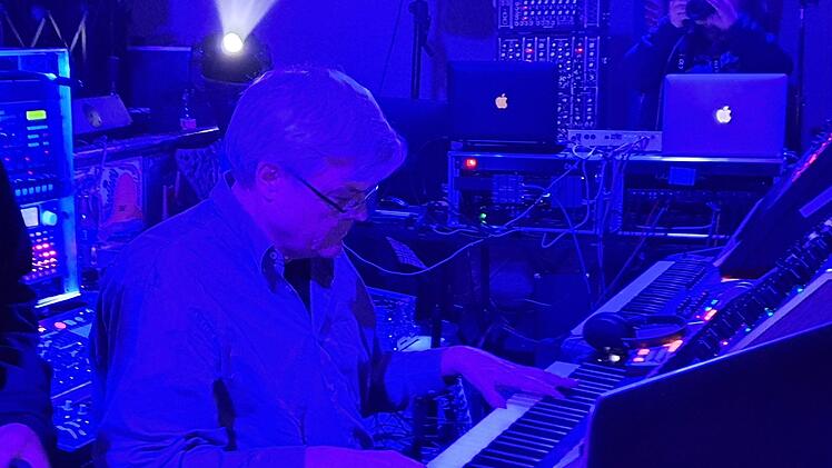 Jürgen Reitershan, Vorsitzender des Arbeitskreises Musikelektronik, am Werk.