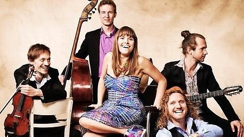Als Streaming ohne Publikum vor Ort wird der Auftritt von Marion & Sobo Band featuring Joscho Stephan aus der Markthalle Coburg die Konzertreihe online eröffnen.