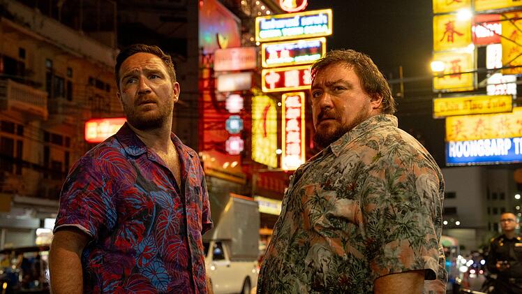 Charly (Frederick Lau, links) und Joseph (Christoph F. Krutzler) wollten doch eigentlich nur ihre Ruhe haben. Doch solange die alte M&uuml;nze existiert, scheinen sie ihren Frieden nicht zu finden. Staffel zwei f&uuml;hrt sie bis nach Bangkok.