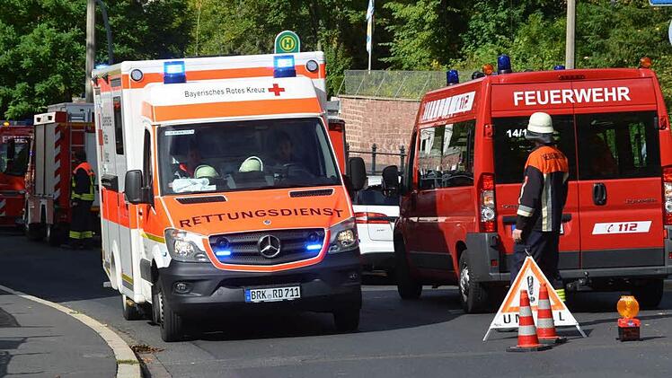 Dramatische Szenen bei der Großübung am Samstag im Haus Kreuzberg der Kurklinik "Am Kurpark" in Bad Kissingen.  Foto: Rauch