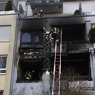Brand in Altenheim in Erlangen: Eine Schwerverletzte