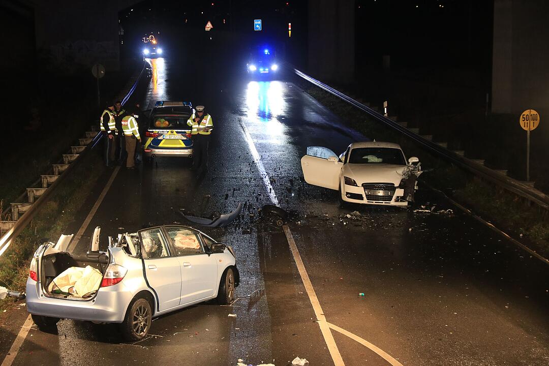Schwerer Unfall auf der B4 bei Kemmern (Kreis Bamberg) mit zwei schwer verletzten Kindern
