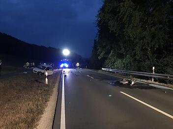 Am Donnerstagabend ist bei Forchheim ein 16-j&auml;hriger Motorradfahrer t&ouml;dlich verungl&uuml;ckt. Foto: NEWS5 / Herse