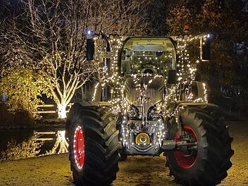 Erleuchtet war er schon, starten durfte der Traktor der Sternfahrer aber nicht. Foto: Nikolas Pelke