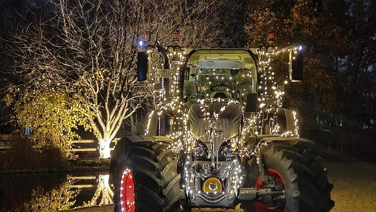 Erleuchtet war er schon, starten durfte der Traktor der Sternfahrer aber nicht. Foto: Nikolas Pelke