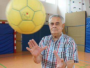 Immer auf Ballhöhe: Erich Schneider, der am Montag im Alter von 90 Jahren verstarb. Foto: Arkadius Guzy