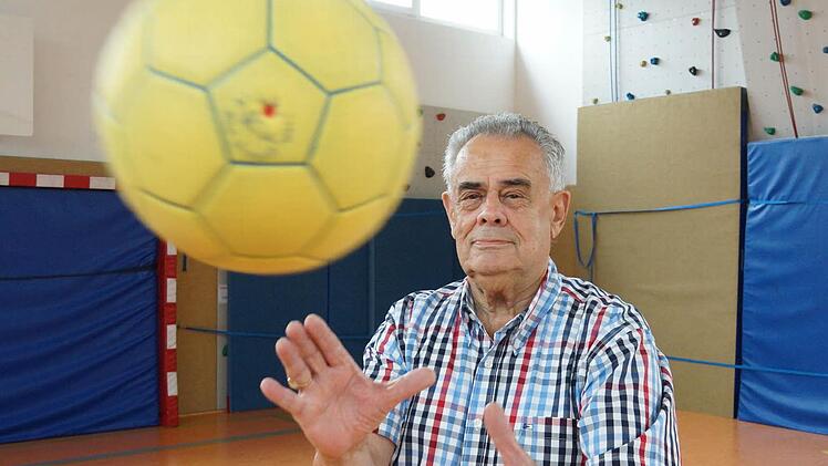 Immer auf Ballhöhe: Erich Schneider, der am Montag im Alter von 90 Jahren verstarb. Foto: Arkadius Guzy