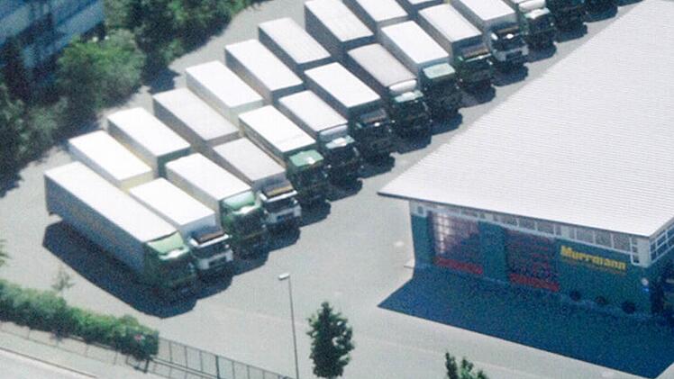 1994: Neubau eines Werkstattgebäudes inklusive Waschplätzen und einer Tankstelle am Goldenen Feld 25 auf über 6300 m2.