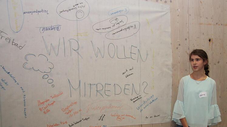 Leonie moderierte den Tisch "Wir wollen mitreden".   Foto: Richard Sänger