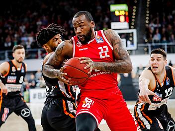 Cliff Alexander (vorne) muss sich einen neuen Verein suchen. Foto: D. L&ouml;b