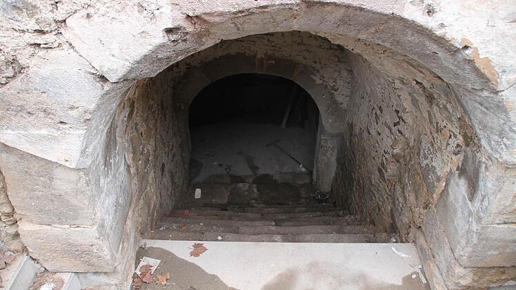 Der Zugang zum Gewölbekeller von der Veit-Stoß-Straße aus ist wieder möglich.