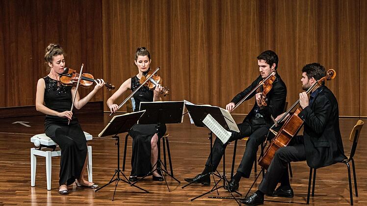 Wie das Aris Quartett das Publikum im Coburger Kongresshaus mit  Werken von Beethoven und Bartók nachhaltig beeindruckte.