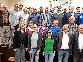 Die Geehrten des TSV Kelbachgrund mit den Vorsitzenden Thomas Eberth und Rainer Sommer (vorne rechts).