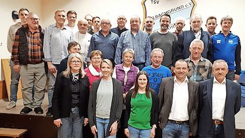 Die Geehrten des TSV Kelbachgrund mit den Vorsitzenden Thomas Eberth und Rainer Sommer (vorne rechts).