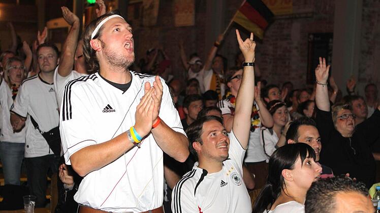 Groß war die Freude über den Sieg der deutschen Nationalmannschaft. Fotos: Michael Wunder