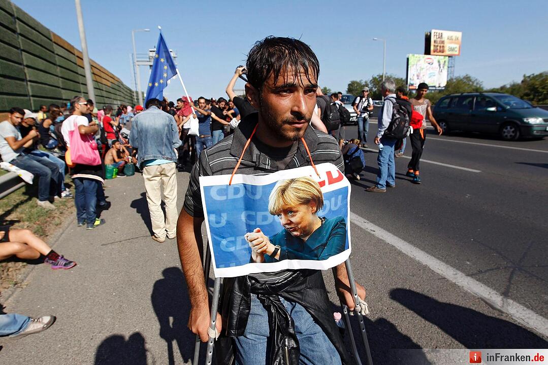 Migrants continue journey through Hungary