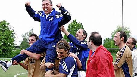 Seinen größten Erfolg als Trainer feierte Ugur Kolsuz mit der Spvg Lettenreuth. Er führte den Klub zur Bezirksliga-Meisterschaft. Foto: CT-Archiv