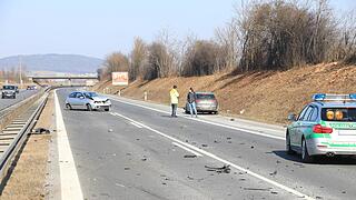 BMW kracht in Seat - Unfall auf der A73 bei Bad Staffelstein BMW kracht in Seat - Unfall auf der A73 bei Bad Staffelstein