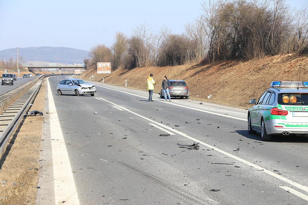 BMW kracht in Seat - Unfall auf der A73 bei Bad Staffelstein