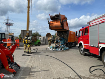 Bamberg: Müllwagen gerät in Brand - Feuerwehr findet mutmaßliche Ursache und appelliert