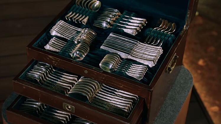 Das Silberbesteck von Tiffanys hat einen Wert von 8.000 bis 10.000 Euro.