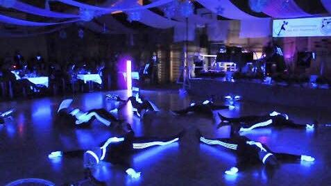 Die Schwarzlichtshow der Soli-Mädchen beeindruckte ebenso...